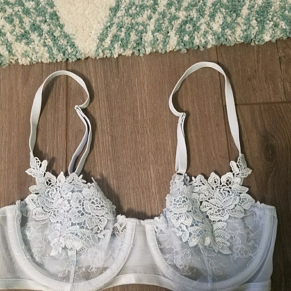 Lace detail underwire bralet
